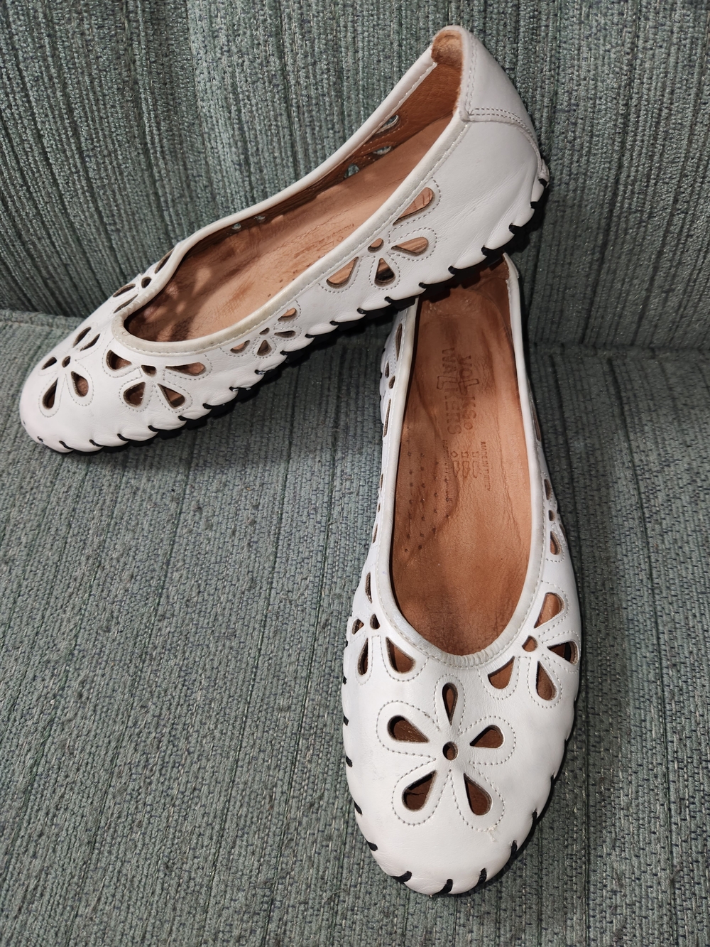 🍉Volks Walkers Floral Cutout Leather Ballet Flats